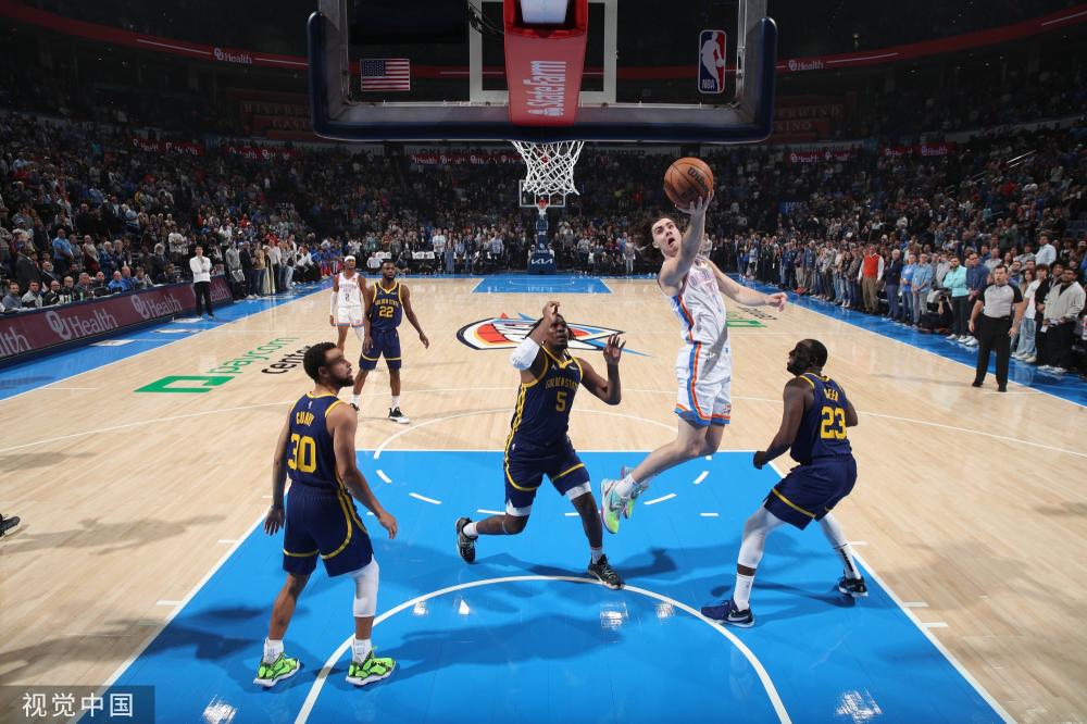 一位年轻选 一位年轻选